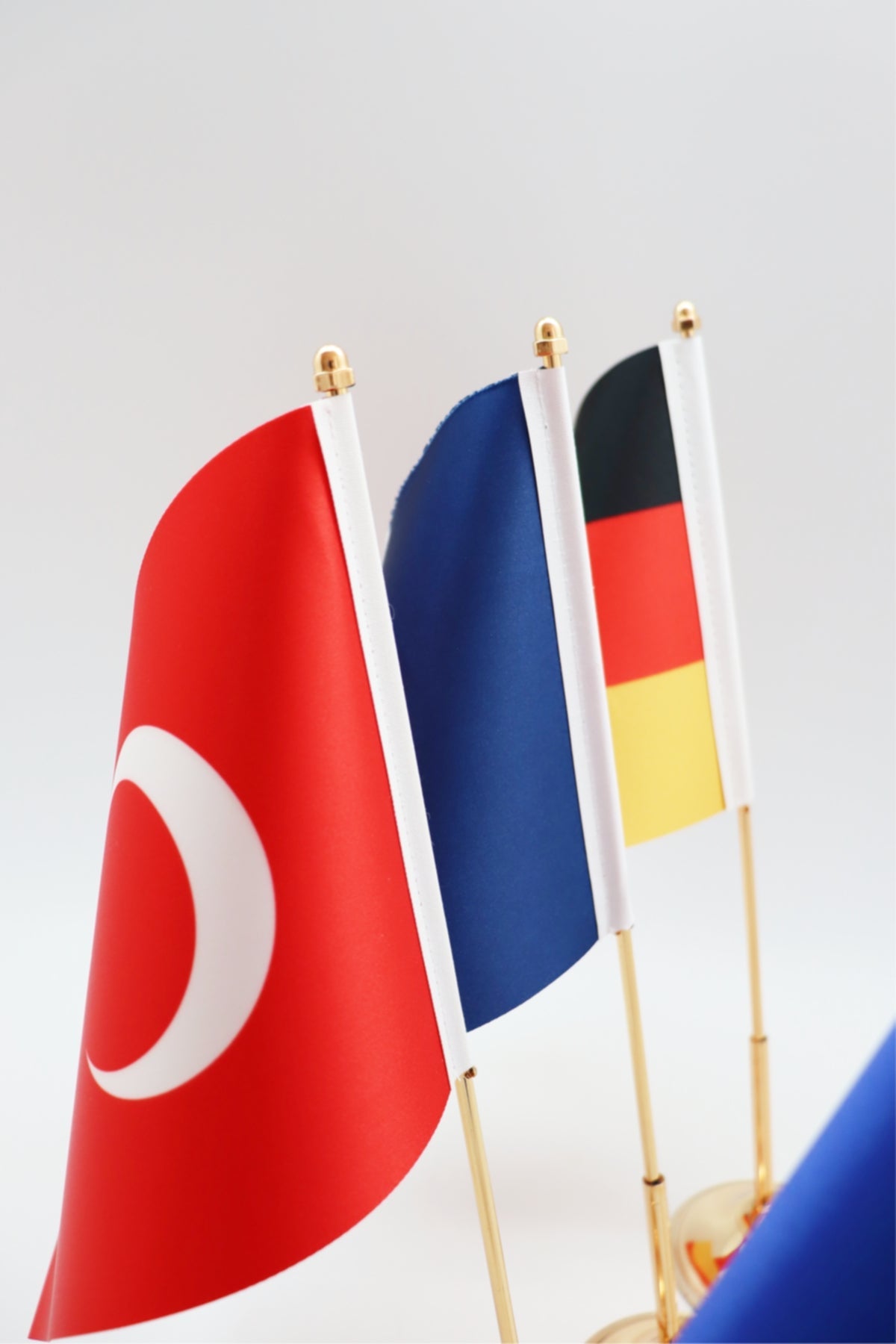 Bahreyn ve Türkiye İkili Masa Bayrağı Seti uygulama örneği