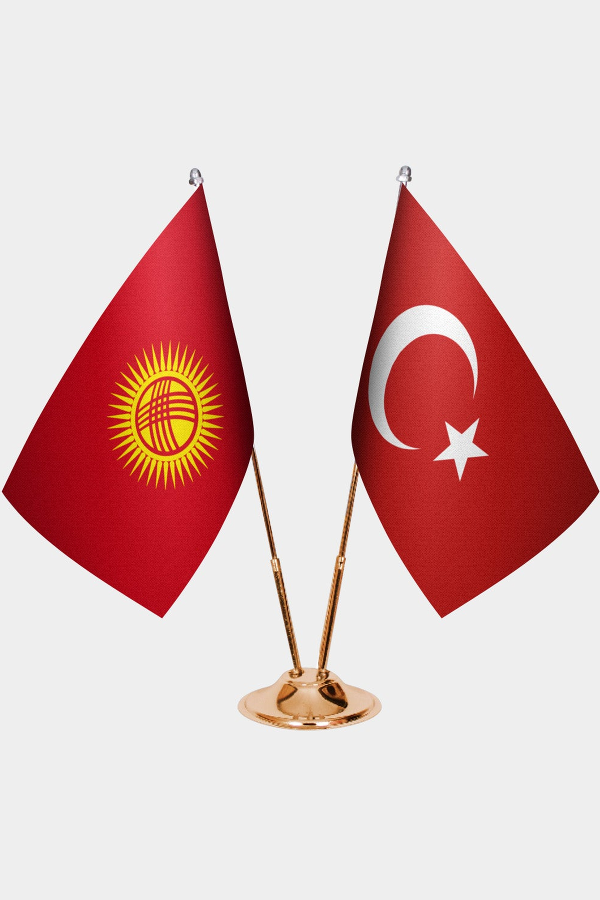 Kırgızistan ve Türkiye İkili Masa Bayrağı Seti kurulum görünümü