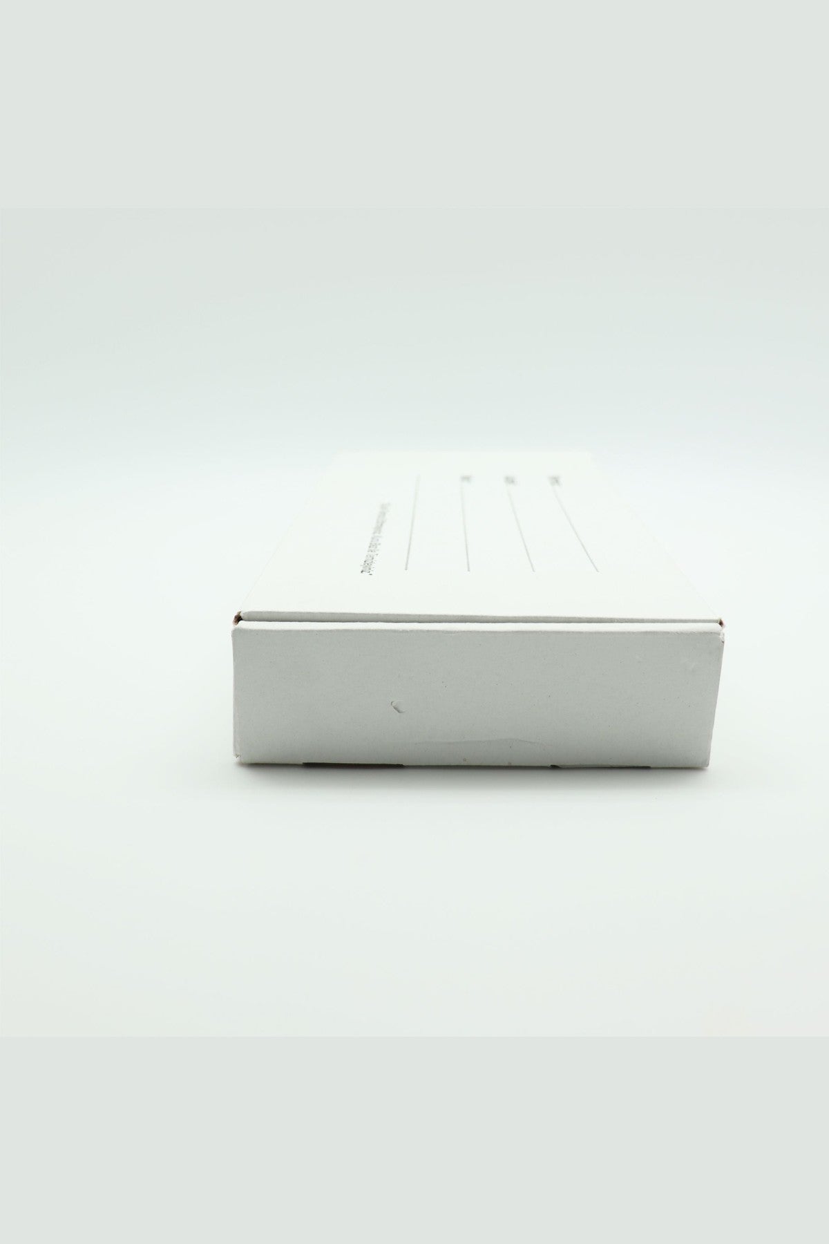 Logo Baskılı Kırlangıç L Model Masa Bayrağı — 8x32 cm gümüş direkli farklı açıdan görünüm