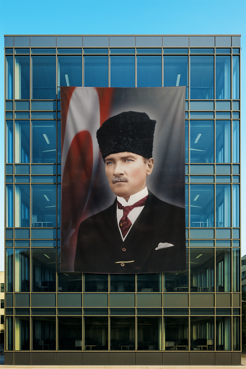 Raşel Kumaş Kalpaklı Atatürk Posteri Kravatlı Bayrak Fonlu