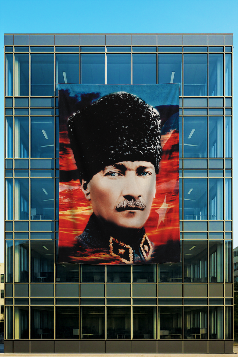 Raşel Kumaş Kalpaklı Atatürk Posteri Kırmızı Alev Fonlu