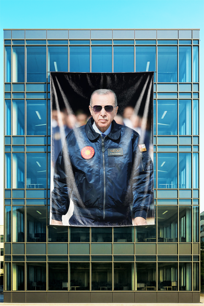 Raşel Kumaş Gözlüklü Recep Tayyip Erdoğan Posteri Kalabalık Önünde