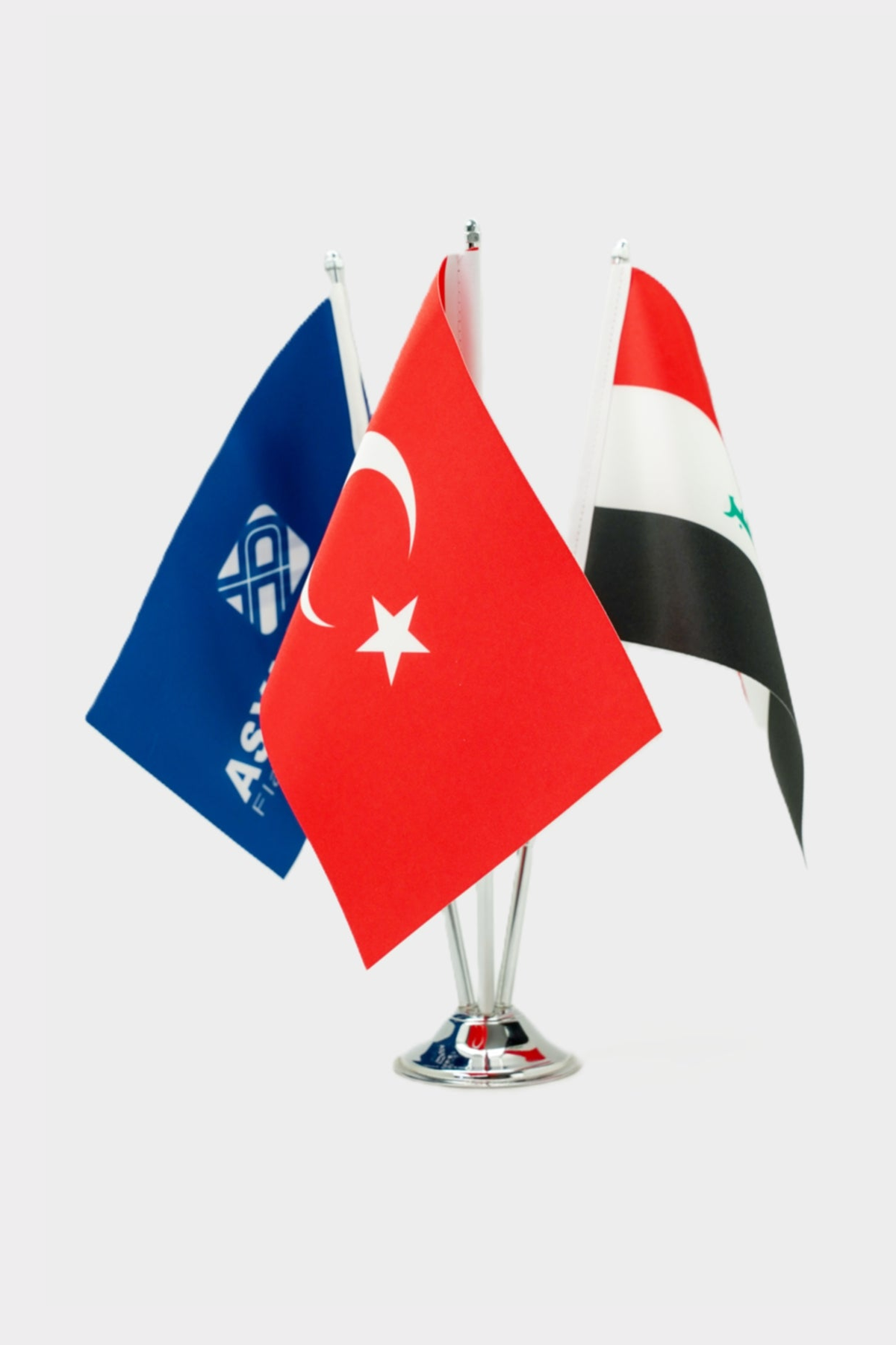 Üçlü Masa Bayrağı kurulum görünümü