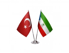 Ekvator Ginesi İkili Masa Bayrağı