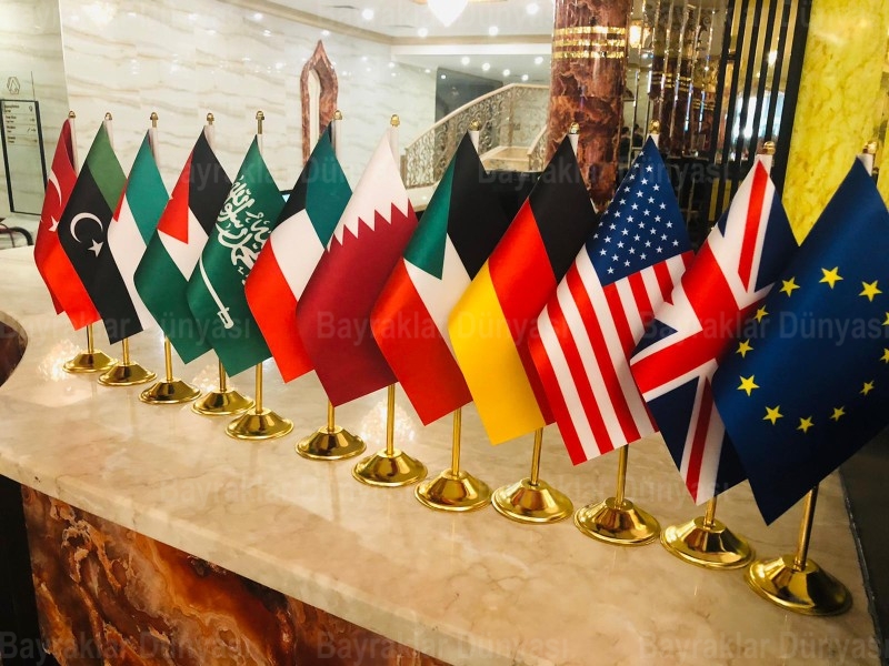 Tekli Sarı Kaplama Masa Bayrak