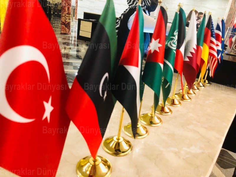 Tekli Sarı Kaplama Masa Bayrak