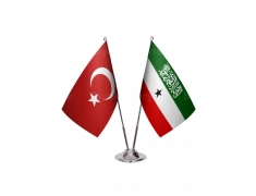 Somaliland İkili Masa Bayrağı