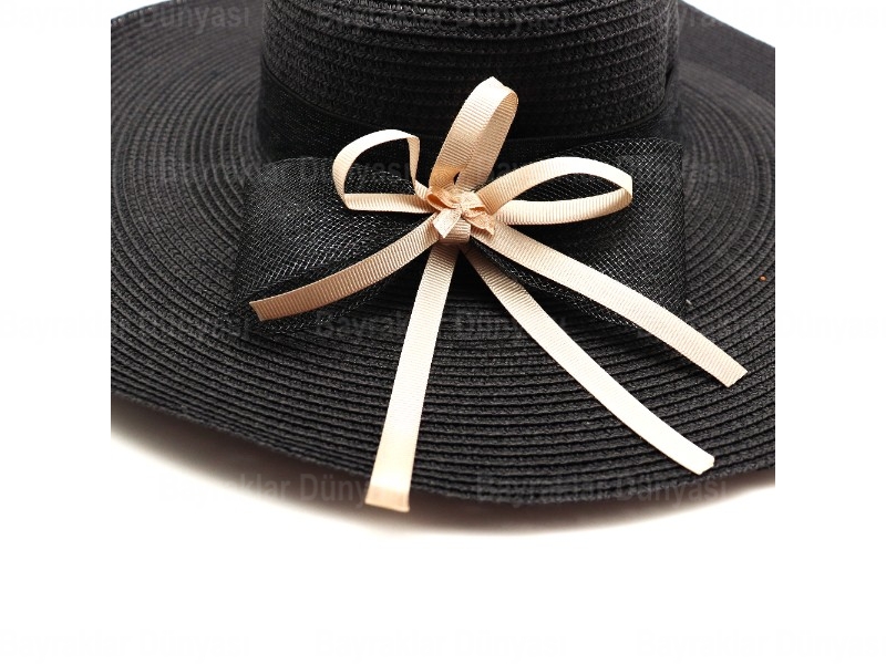 Pembe Fiyonk Detaylı Siyah Şapka