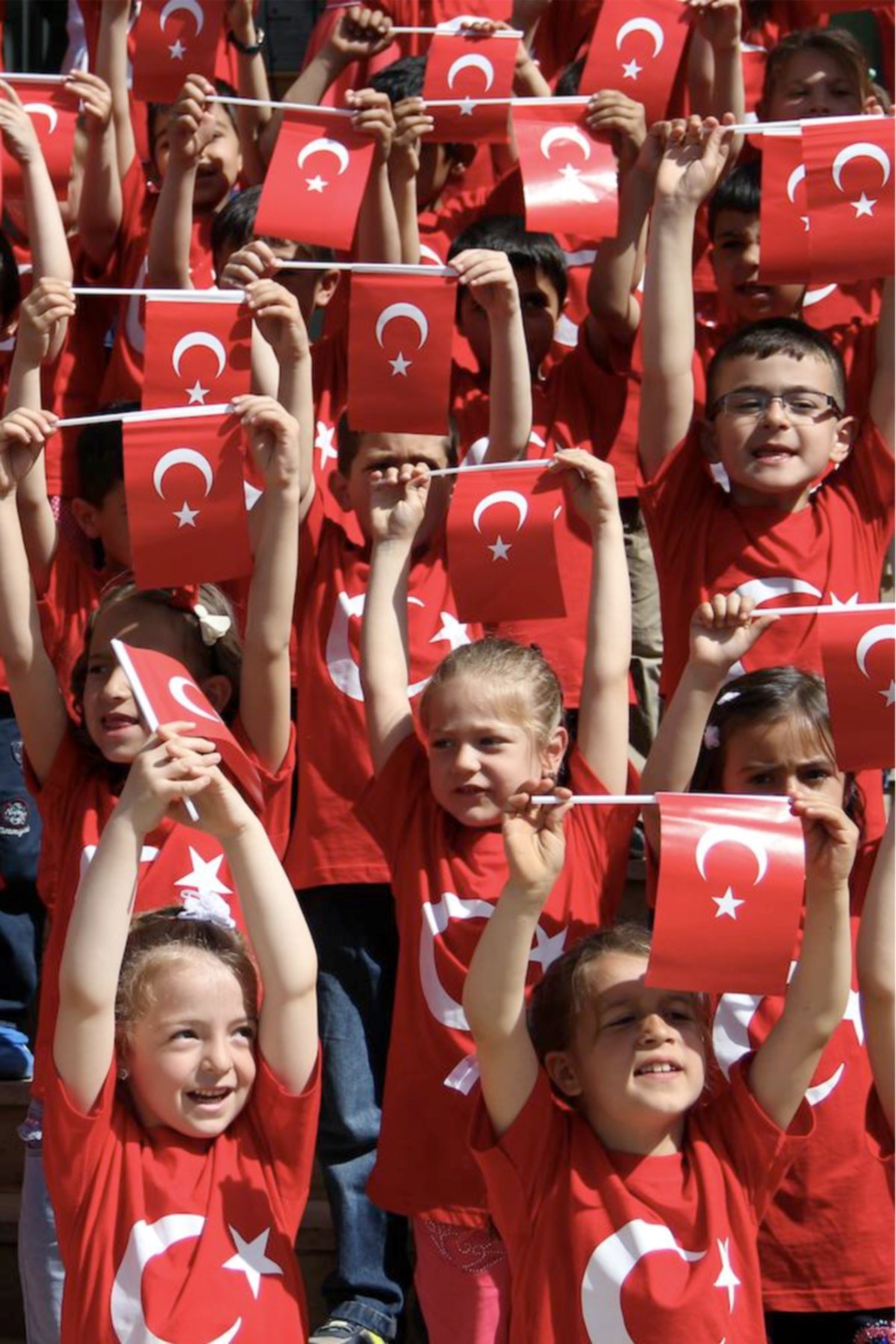 Kağıt Türk Elde Sallama bayrak 20x30cm