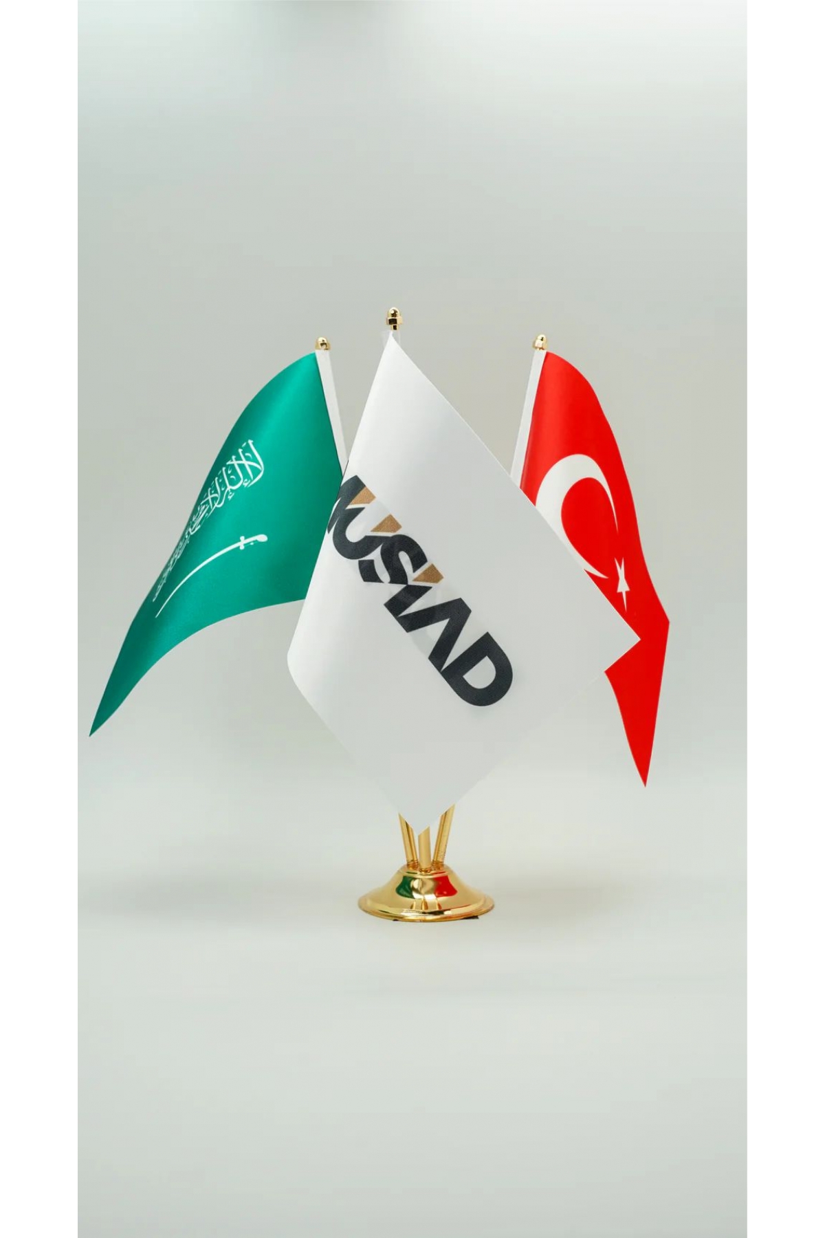Üçlü Sarı Kaplama Masa Bayrak