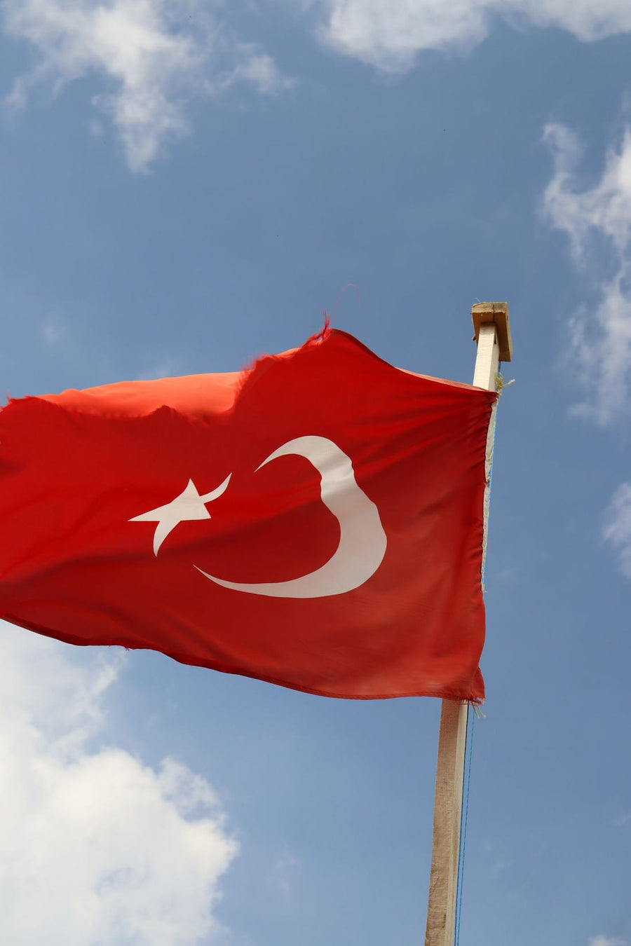 Bina cephesi ve gönder direği