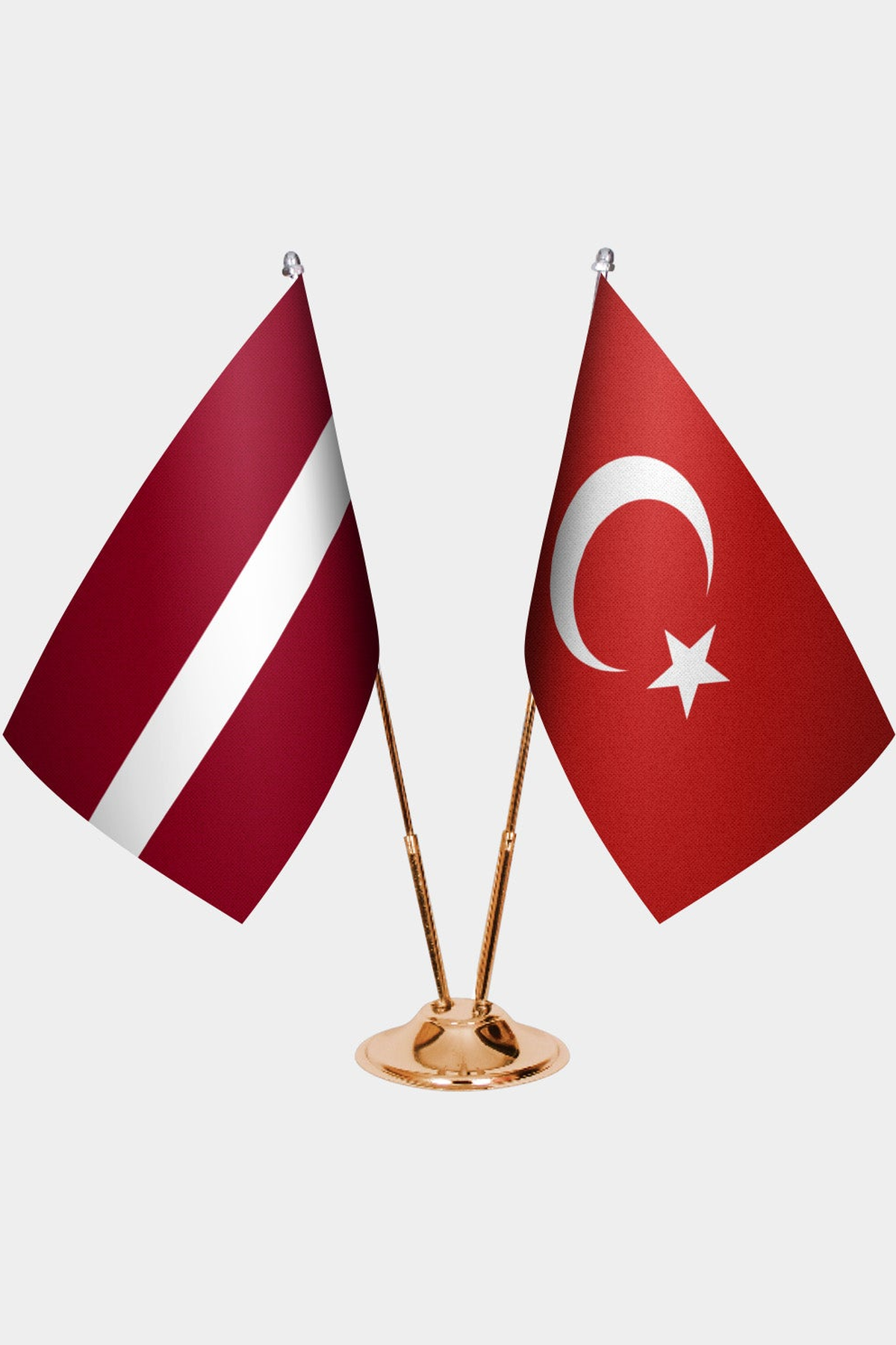 Letonya ve Türkiye İkili Masa Bayrağı Seti kurulum görünümü
