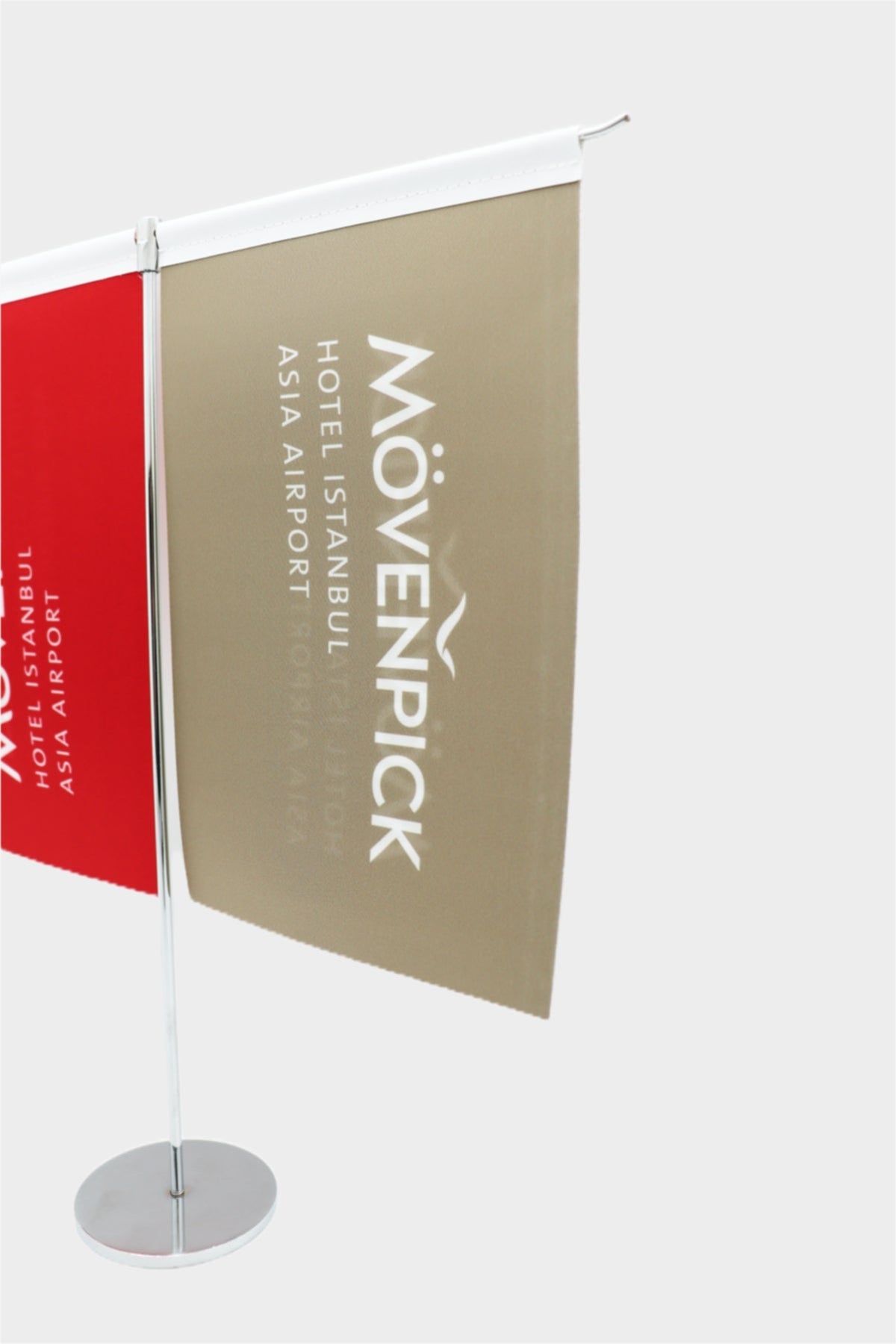 Logo T Şeklinde Masa Bayrağı yakın çekim