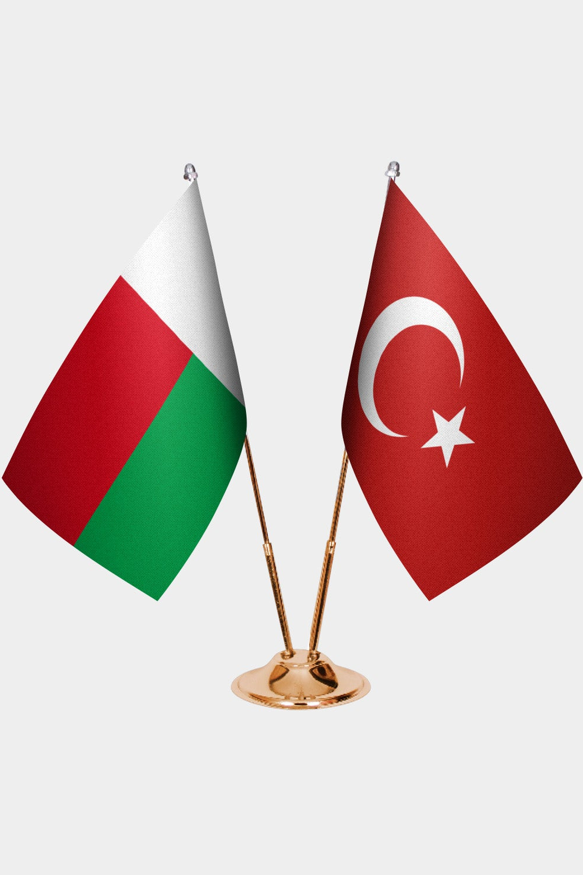Madagaskar ve Türkiye İkili Masa Bayrağı Seti kurulum görünümü
