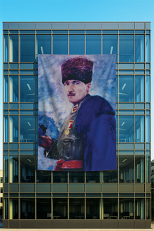 Raşel Kumaş Atatürk Yağlı Boya Posteri Mavi Üniformalı