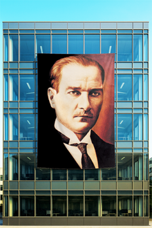Atatürk Portresi Posteri Kızıl Tonlu