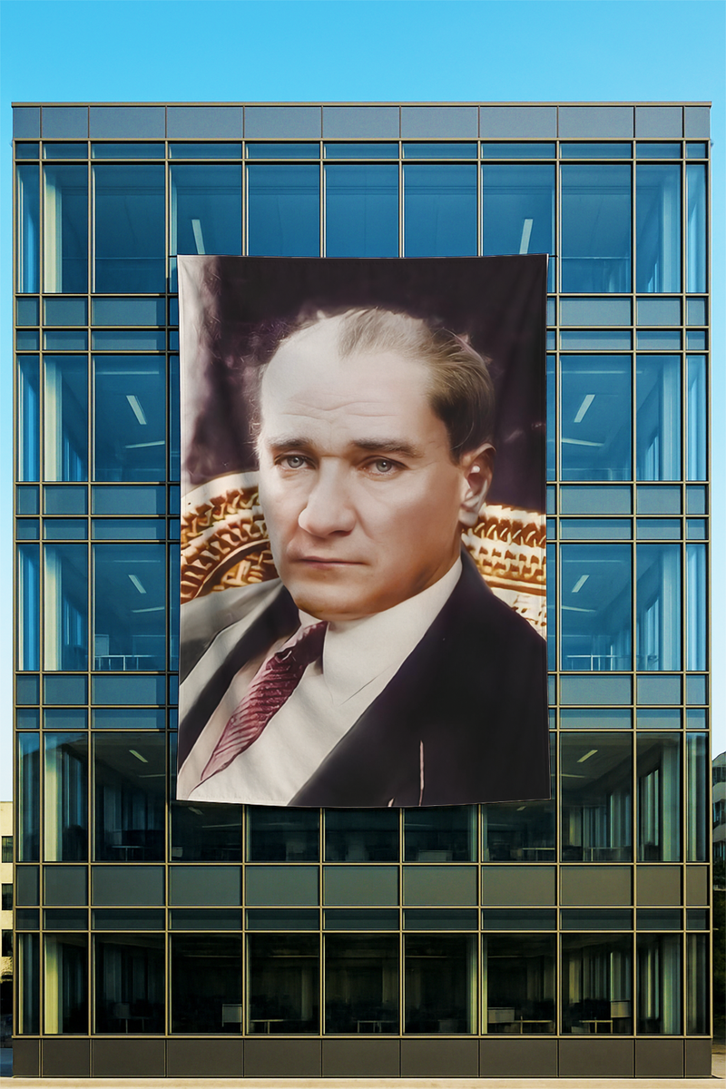 Raşel Kumaş Koltukta Atatürk Posteri