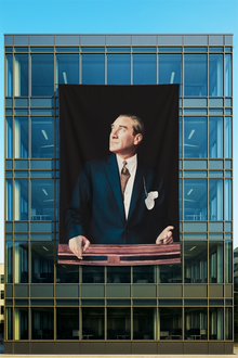 Kürsüde Atatürk Posteri Siyah Zeminli