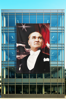 Raşel Kumaş Papyonlu Atatürk Posteri Yıldızlı Kırmızı Fonlu