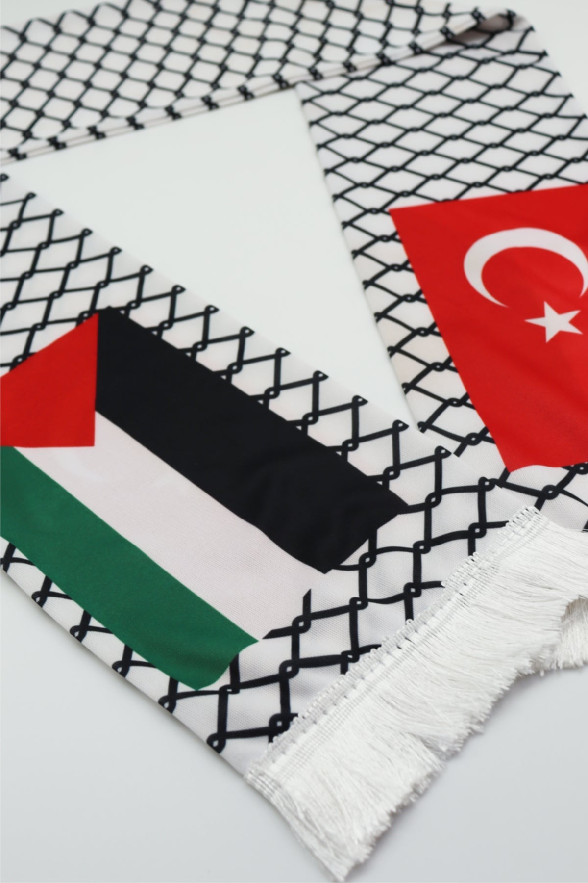 Türk ve Filistin Bayraklı Atkı yakın çekim