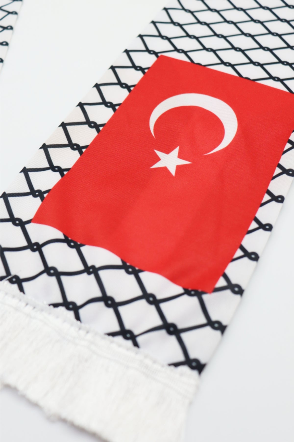 Türk ve Filistin Bayraklı Atkı kullanım örneği