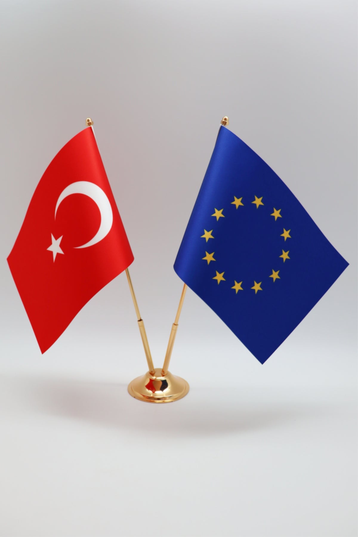 Tuvalu ve Türkiye İkili Masa Bayrağı Seti malzeme detayı